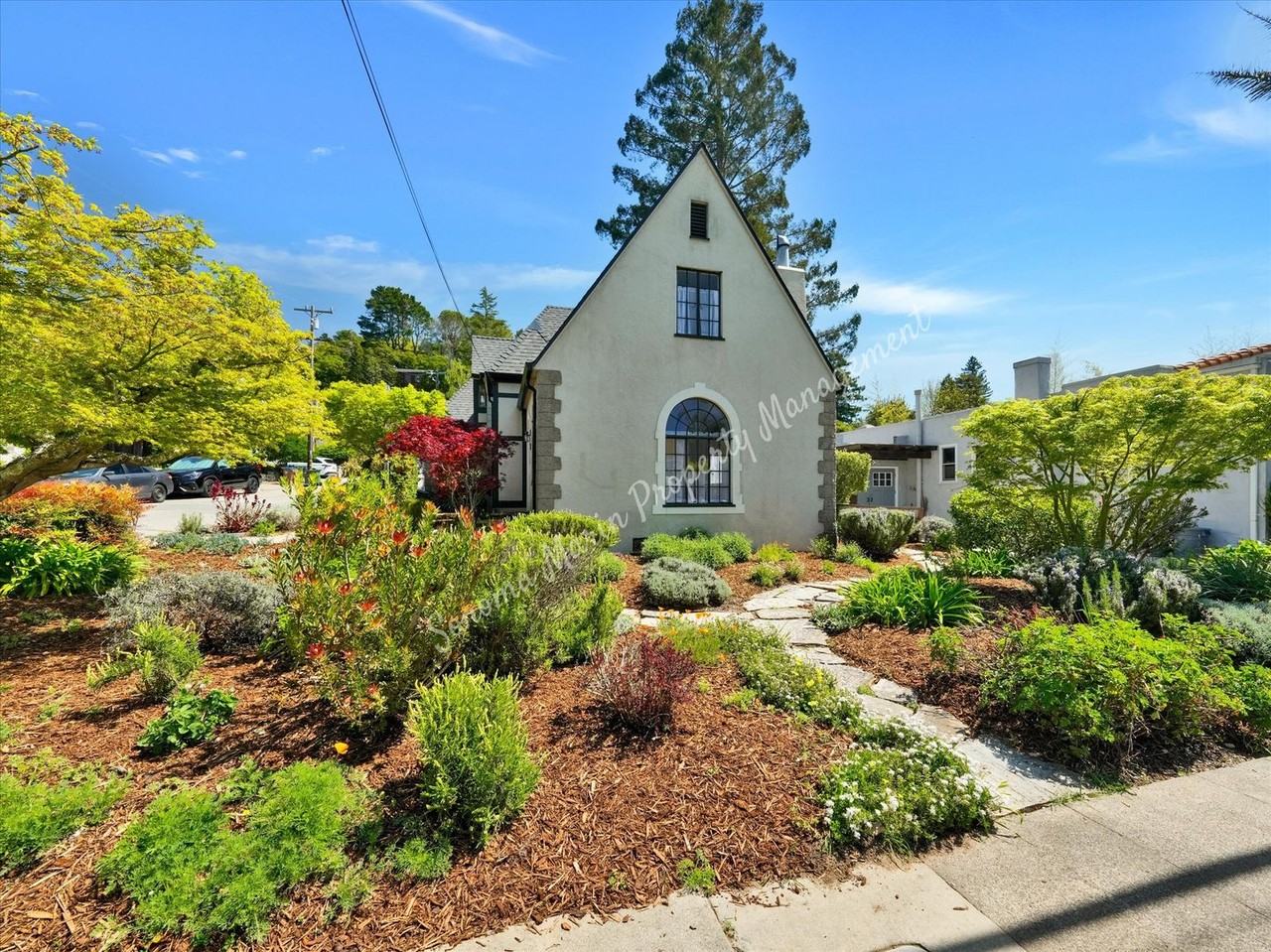 81 Elm Ave - Photo 4 of 43