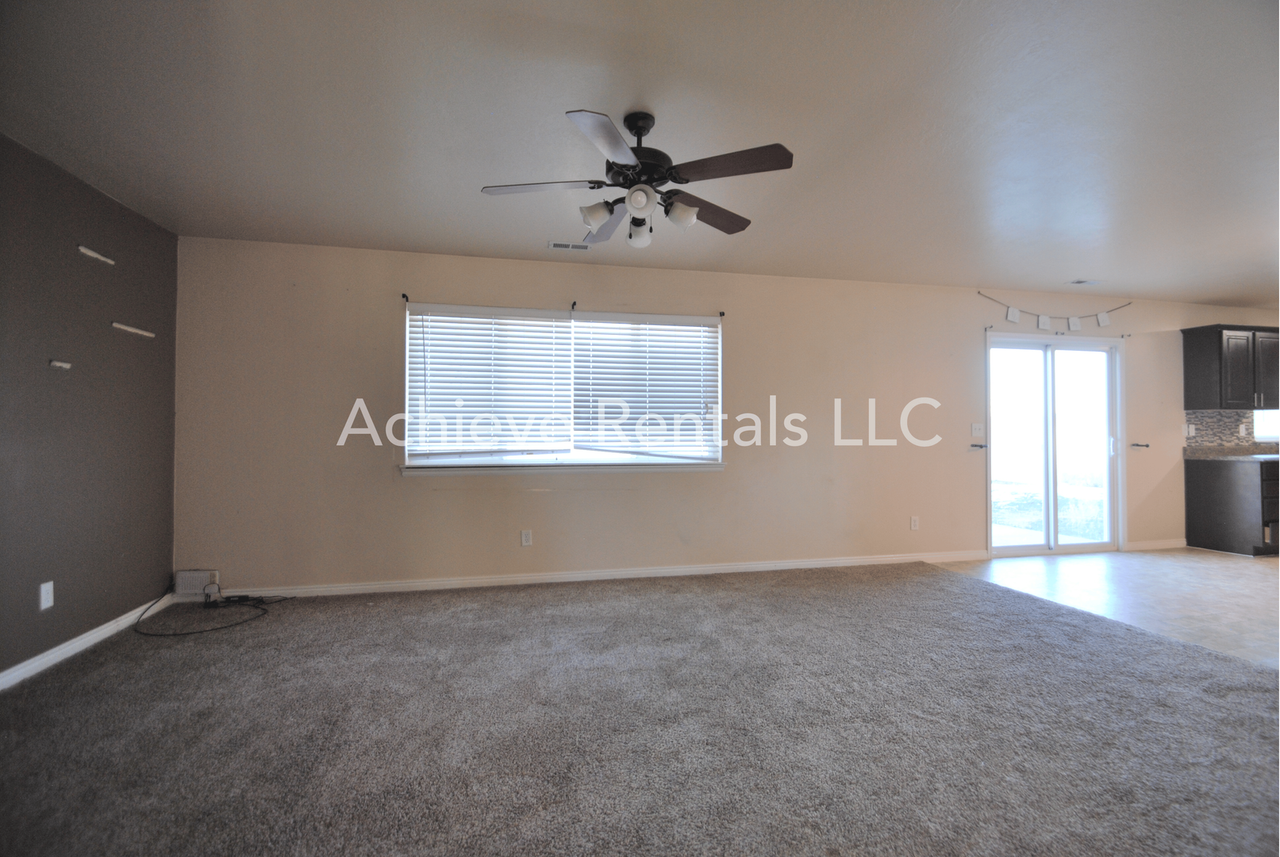 2604 W 500 N - Photo 3 of 15