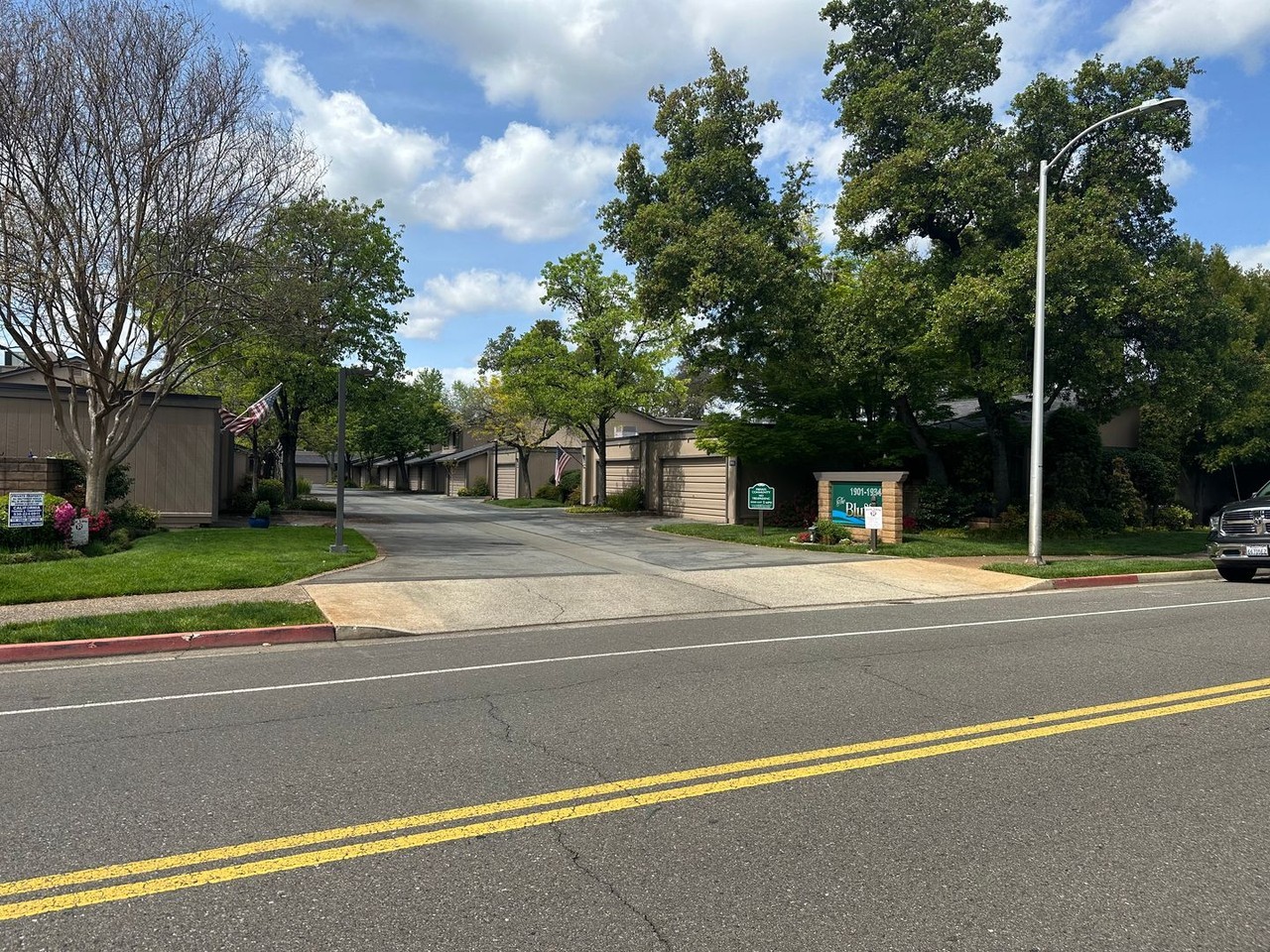 1911 Bechelli Ln - Photo 2 of 49