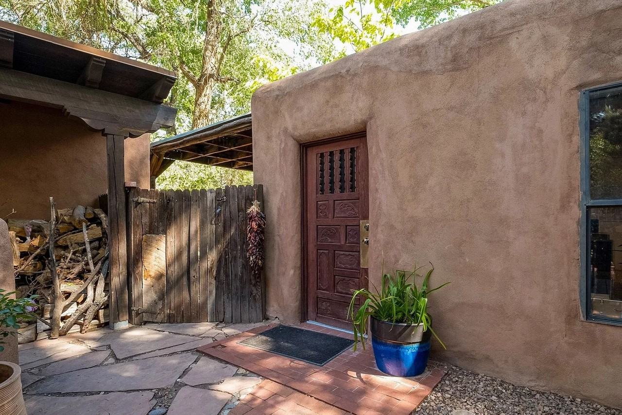 8905 Guadalupe Trl Nw - Photo 3 of 31