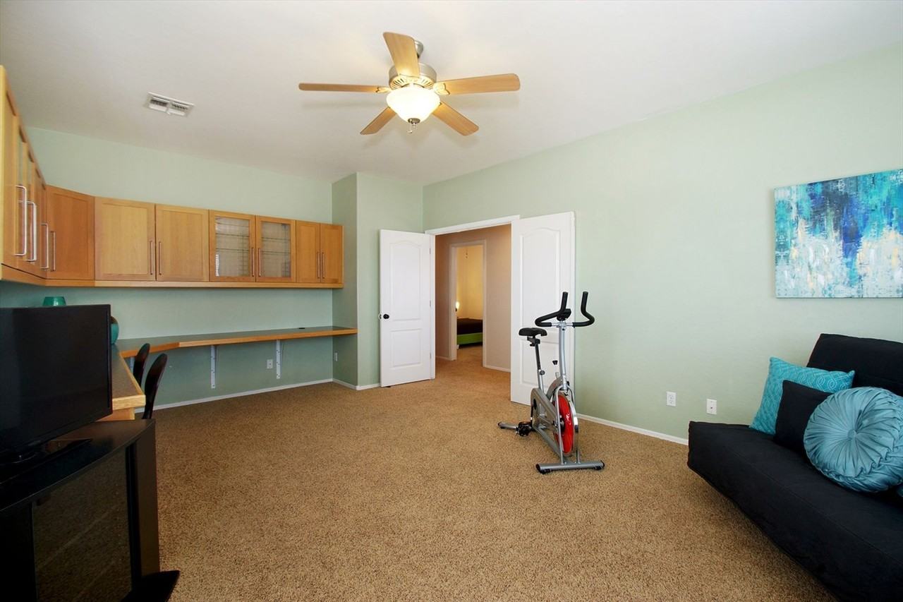 239 W Desert Ave - Photo 3 of 38