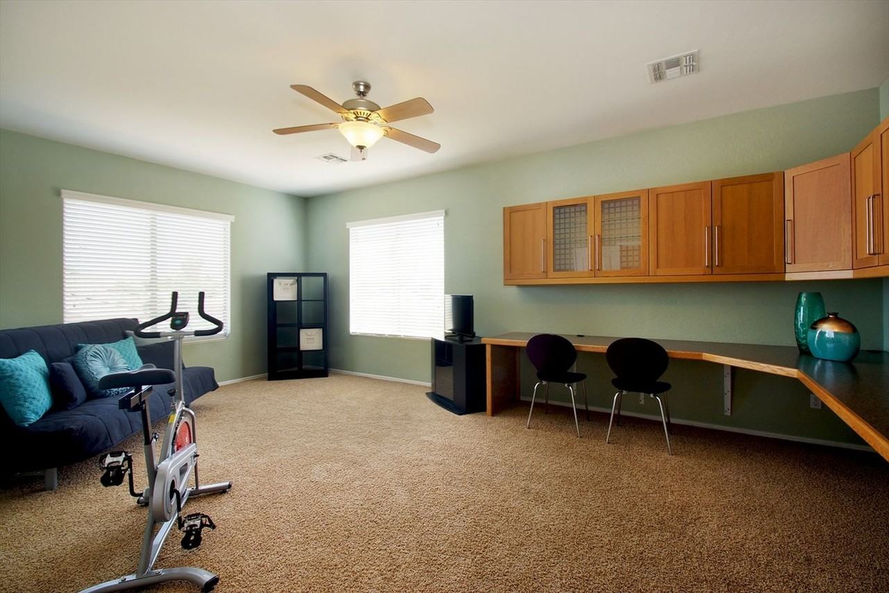 239 W Desert Ave - Photo 4 of 38