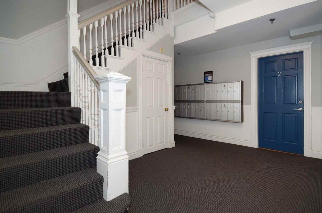 18 Camelot Ct - Photo 4 of 14