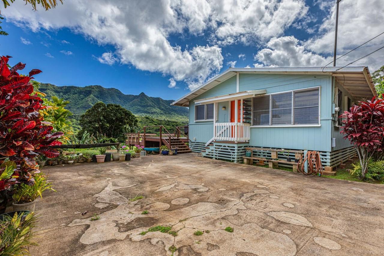 1736 Ahina Rd - Photo 2 of 17