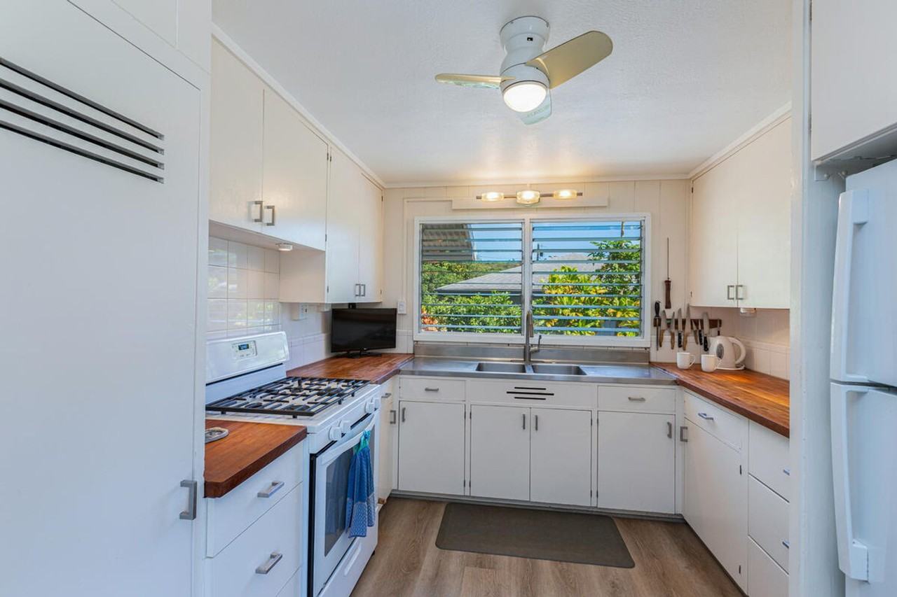 1736 Ahina Rd - Photo 5 of 17