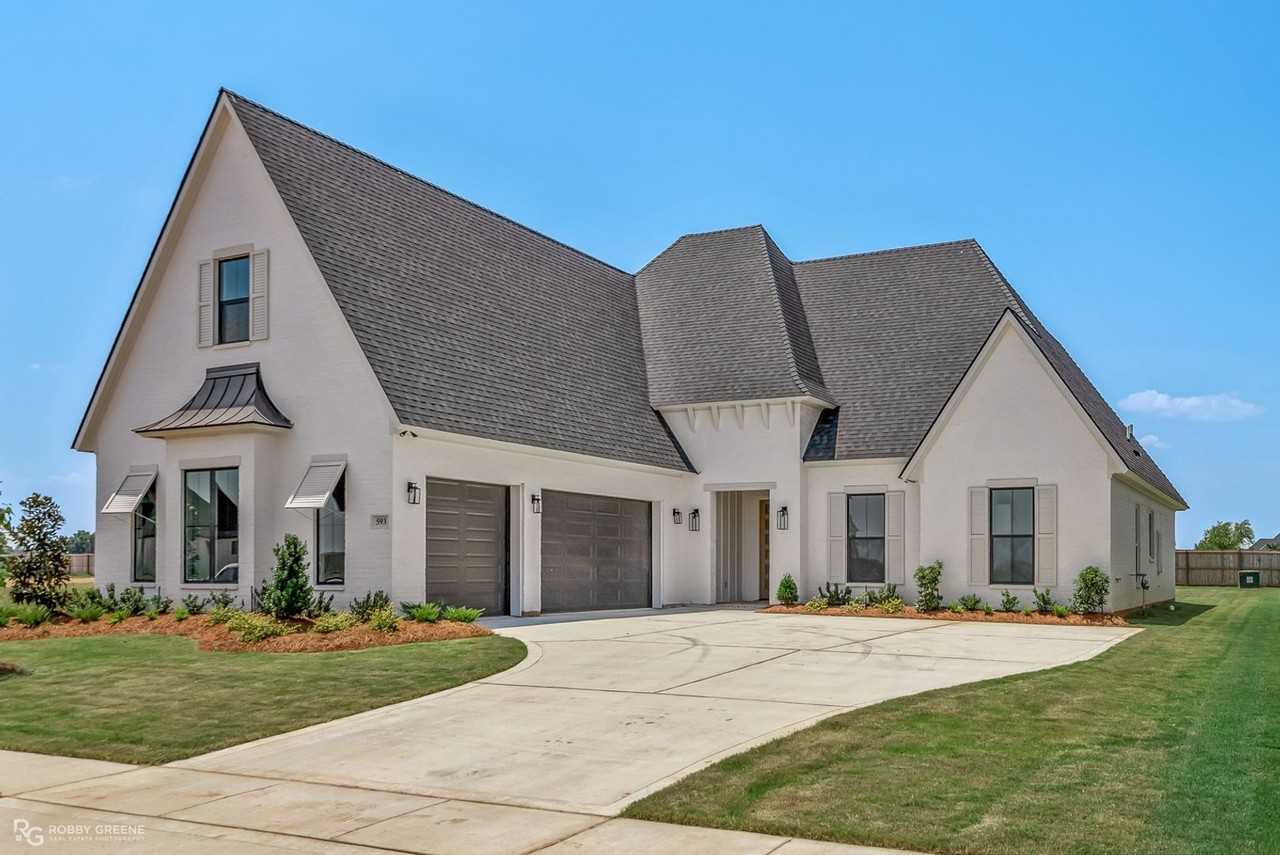 593 Corinth Cir - Photo 2 of 35