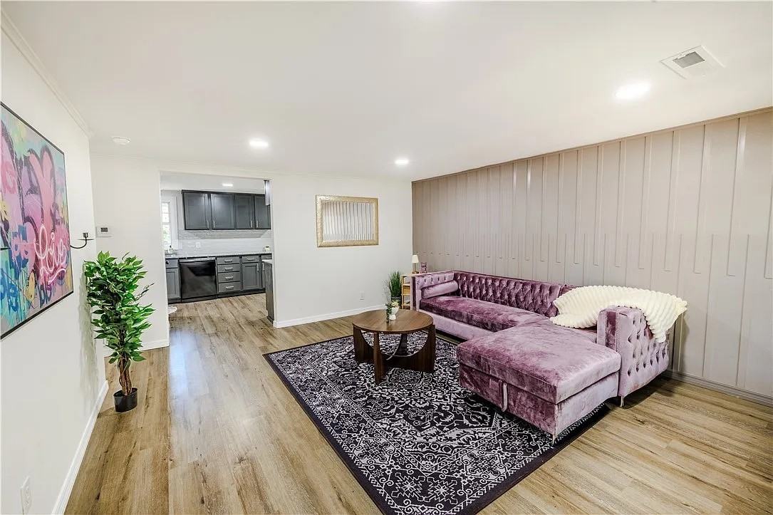 1363 W Hendrix St #NA - Photo 2 of 27