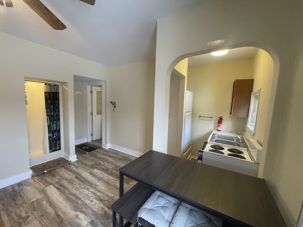 325 S Plum St #3 - Photo 3 of 10