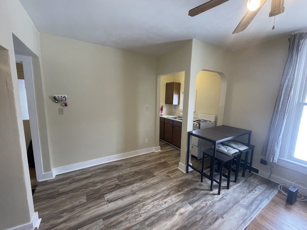 325 S Plum St #3 - Photo 4 of 10