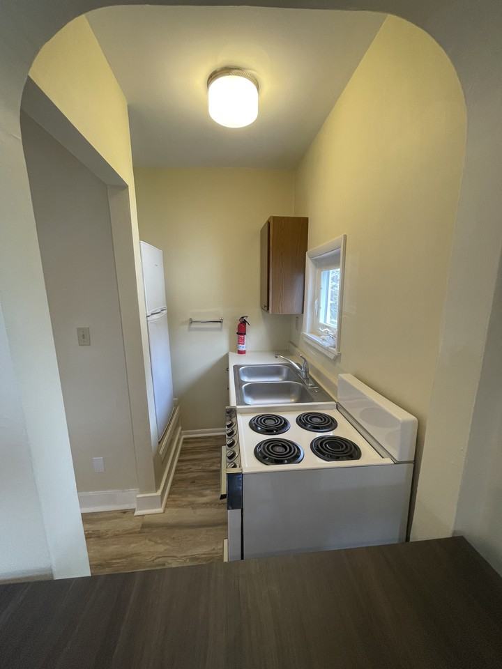 325 S Plum St #3 - Photo 5 of 10