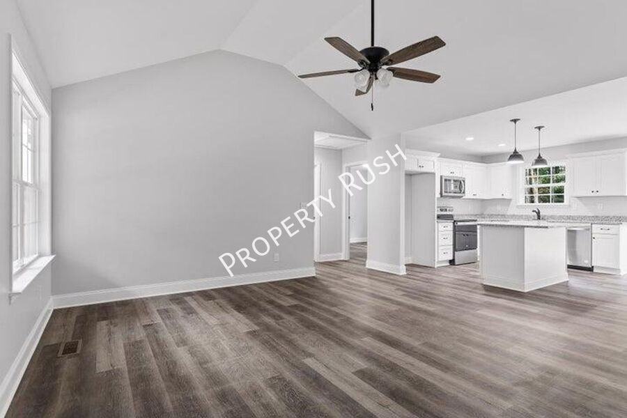 2221 Eaton Dr Se - Photo 3 of 22