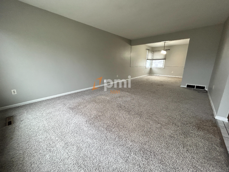 250 Sycamore Ln - Photo 3 of 18