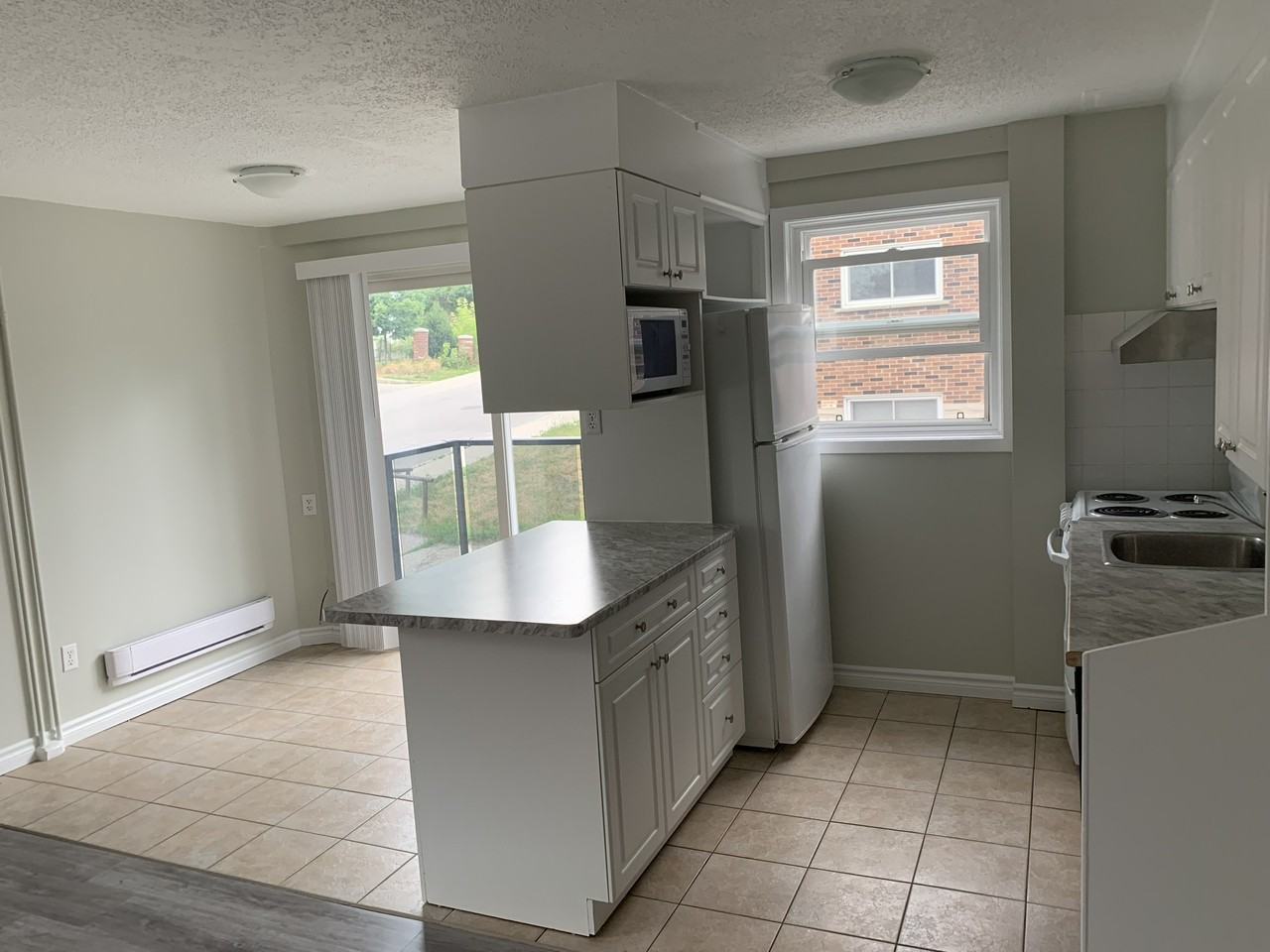 126 Courtland Ave E - Photo 2 of 11