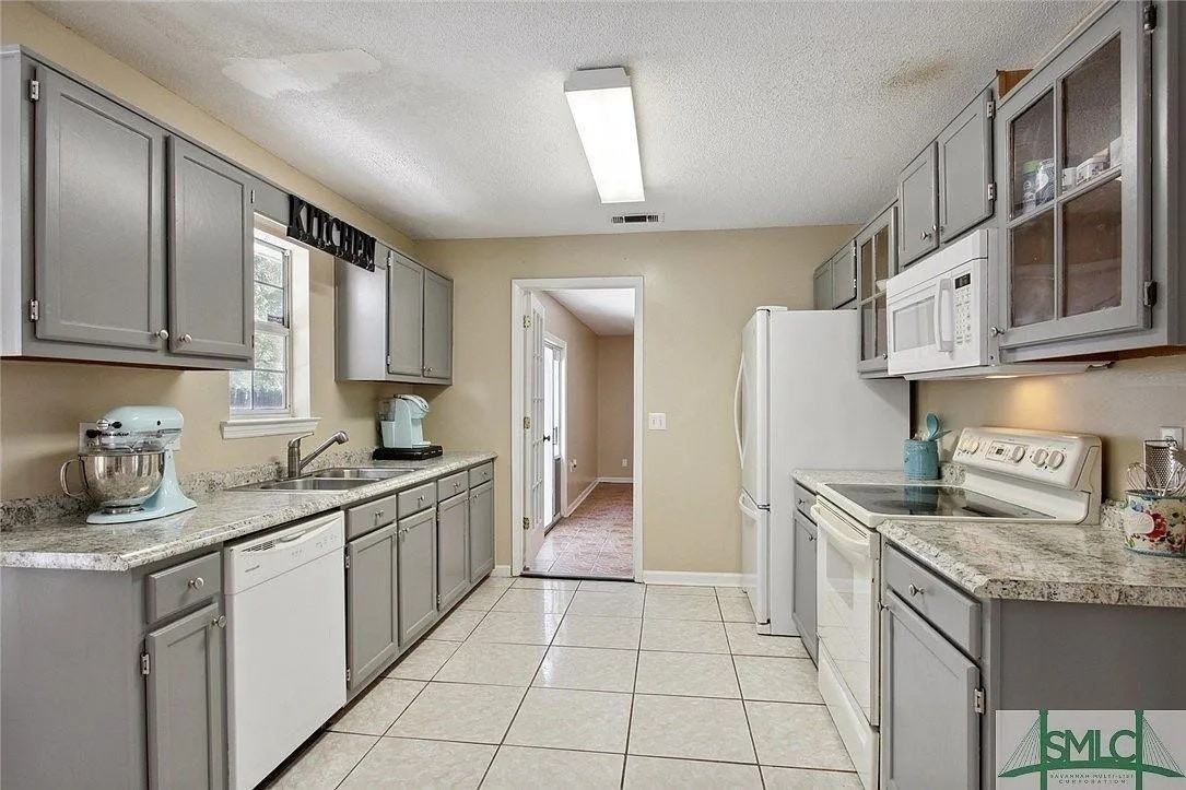 128 Saint Ives Drive - Photo 6 of 28