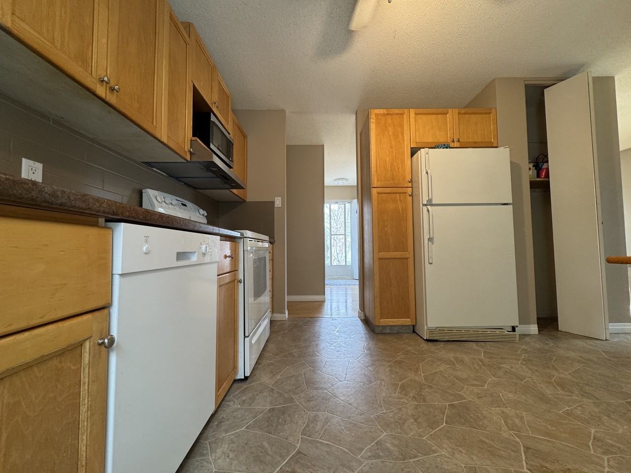 8602 96 St #1 - Photo 3 of 11