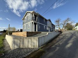 featured image of 450 Irwin St #5