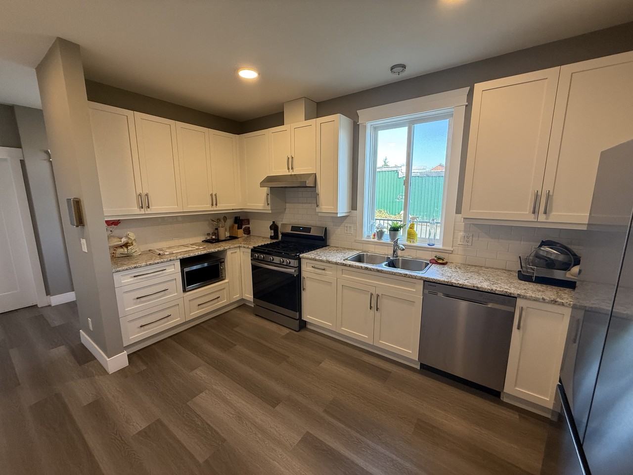 450 Irwin St #9 - Photo 3 of 17