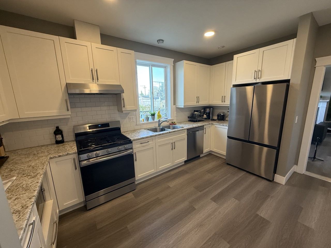 450 Irwin St #9 - Photo 4 of 17