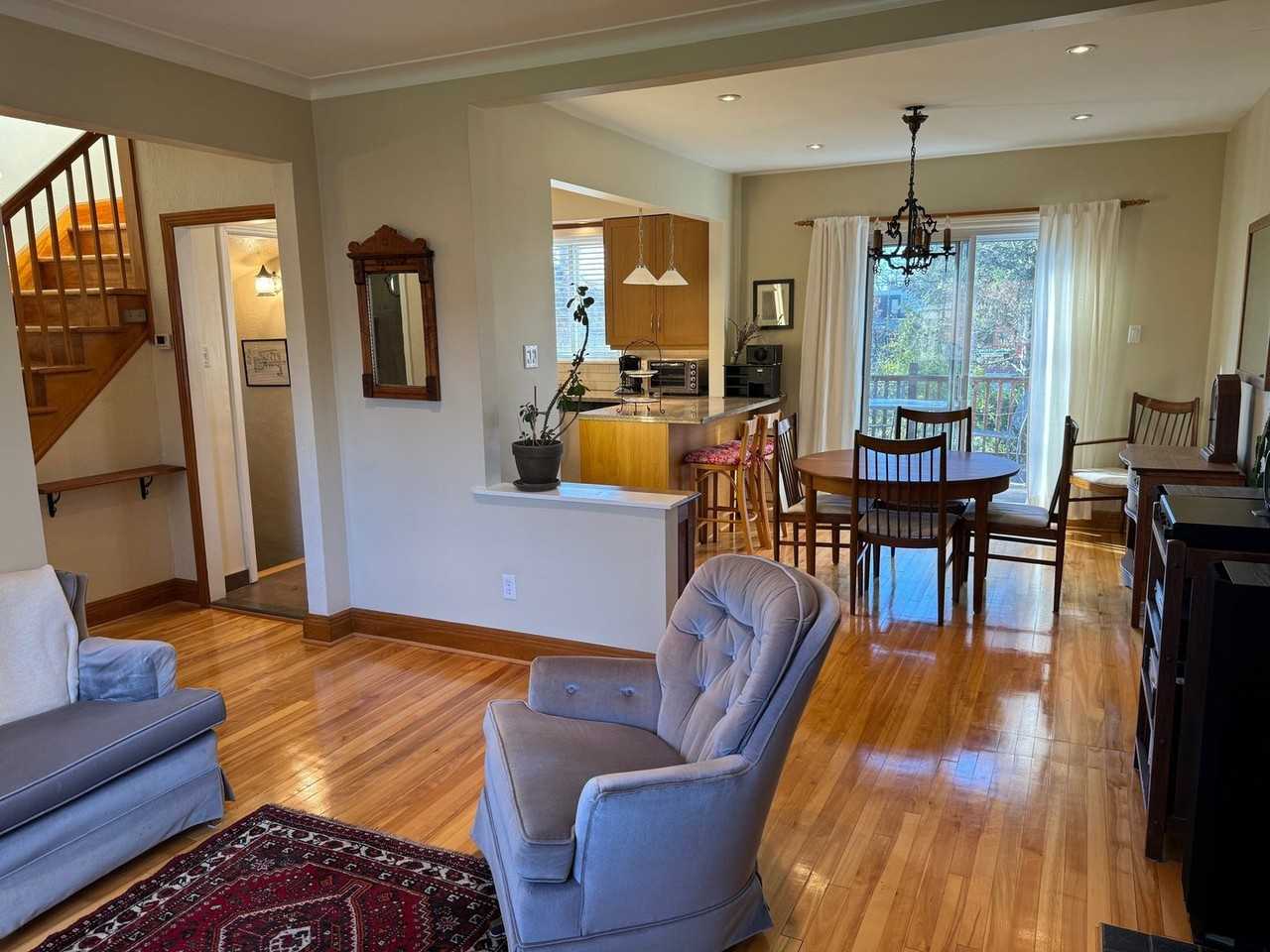 115 49e Avenue - Photo 2 of 9