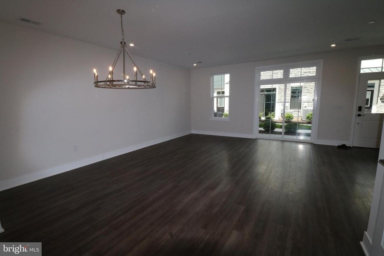 5105 Donatello Dr - Photo 3 of 36