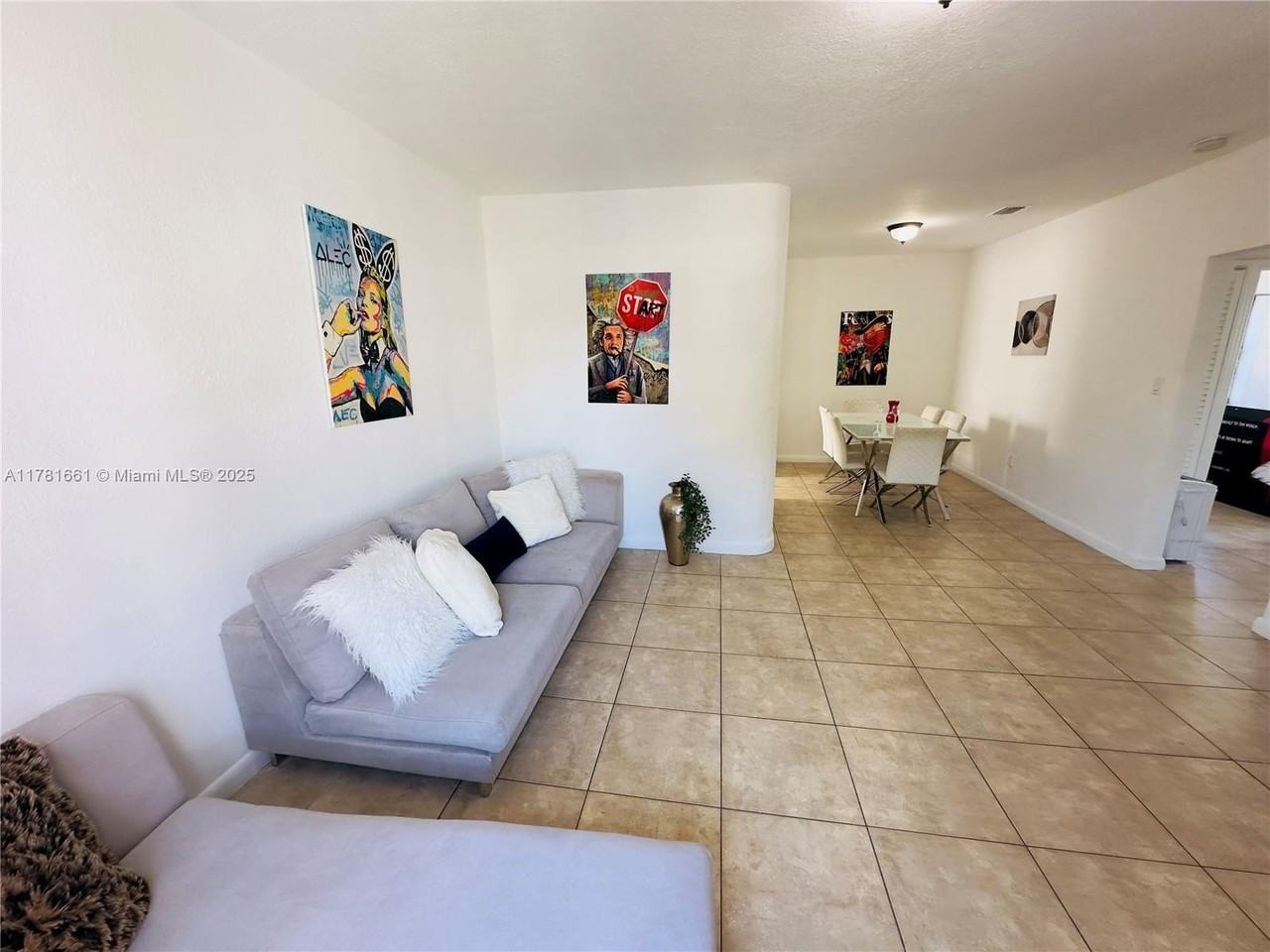 301 Nw 37th St - Photo 7 of 10