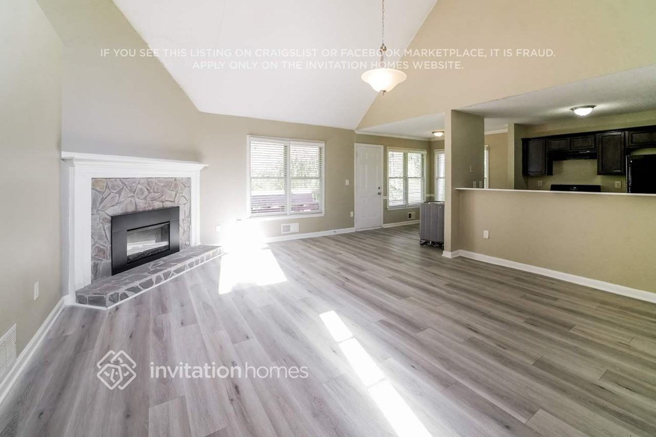 1711 Jefferson Ln - Photo 4 of 17