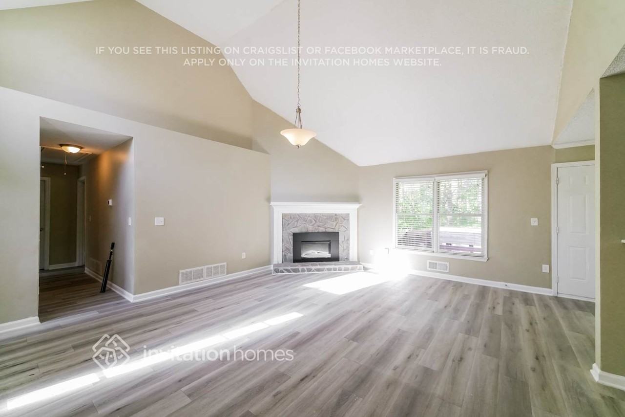 1711 Jefferson Ln - Photo 5 of 17