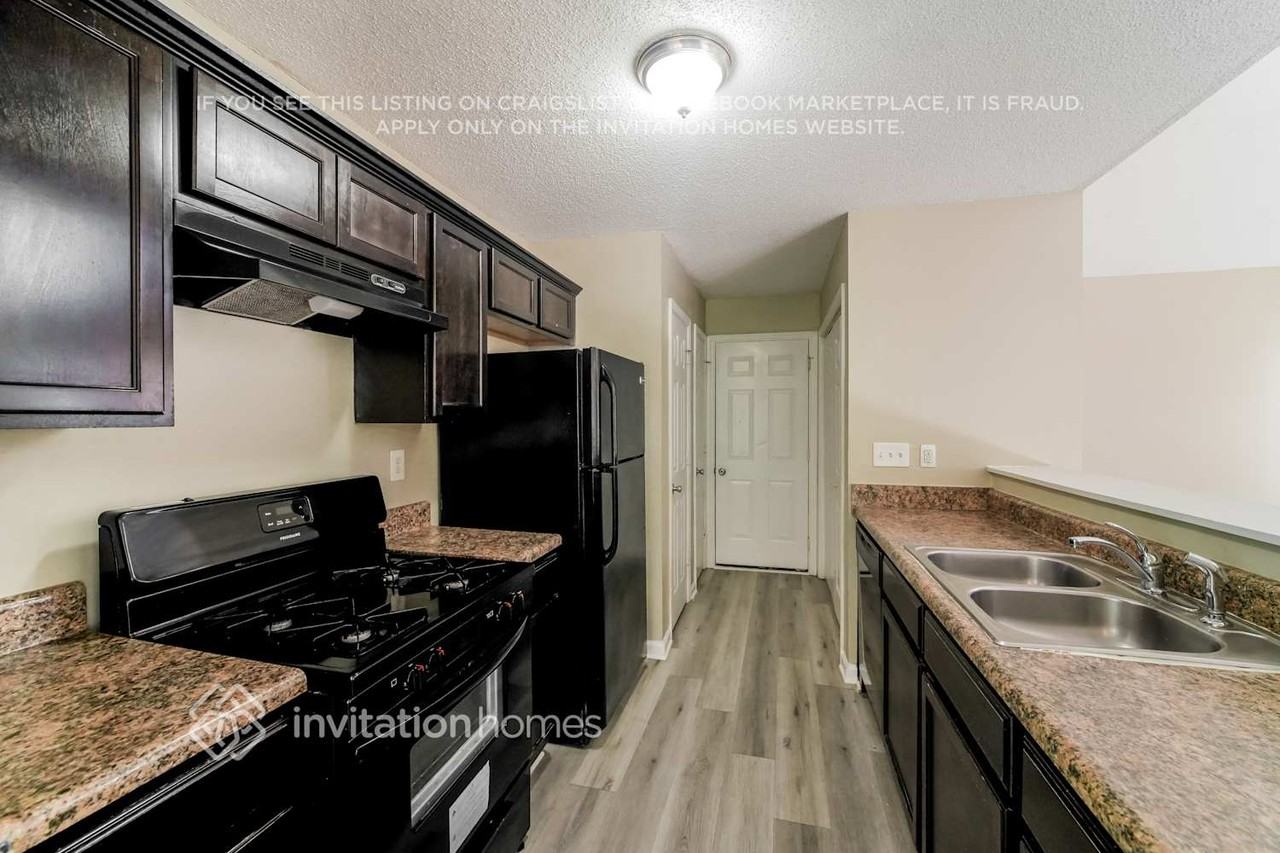 1711 Jefferson Ln - Photo 7 of 17