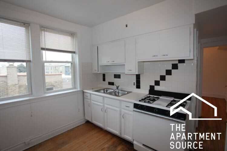 3052 W Berteau Ave #3