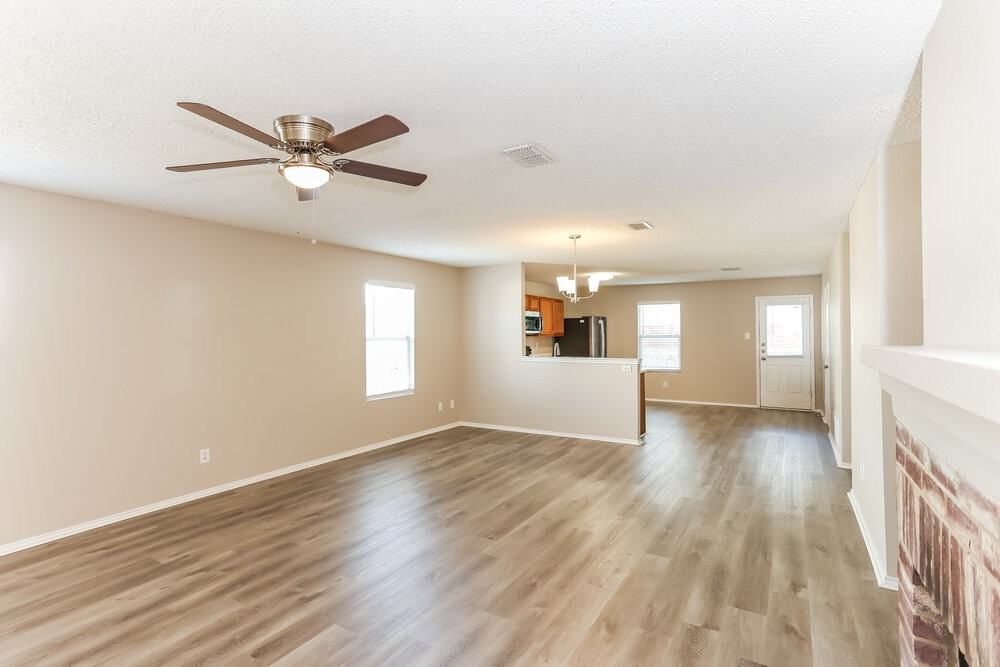 8761 Stonebriar Ln - Photo 3 of 16