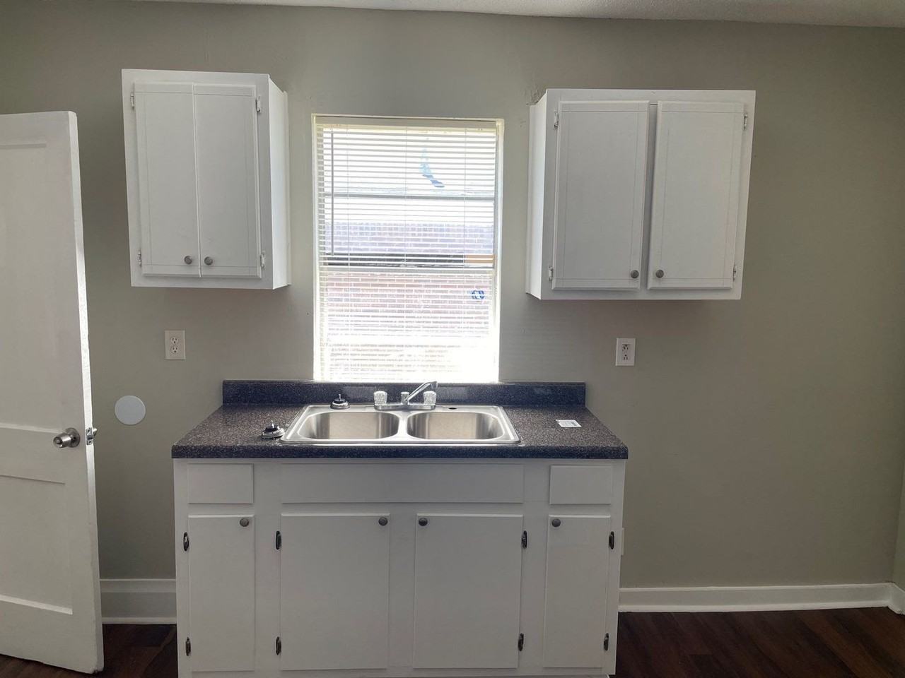 694 Hamilton St - Photo 3 of 4