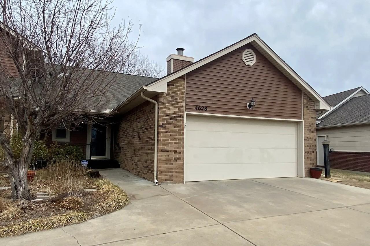 4628 N Hedgerow St - Photo 2 of 2