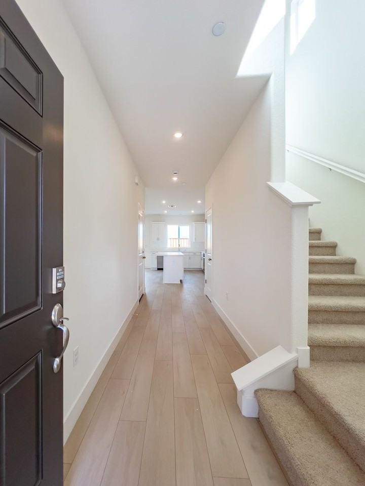 191 Goldback St - Photo 2 of 35