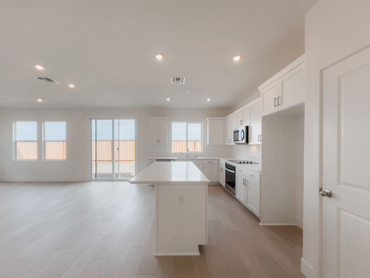 191 Goldback St - Photo 3 of 35