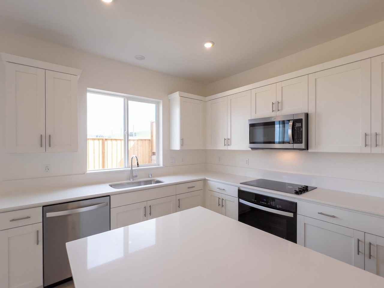 191 Goldback St - Photo 7 of 35