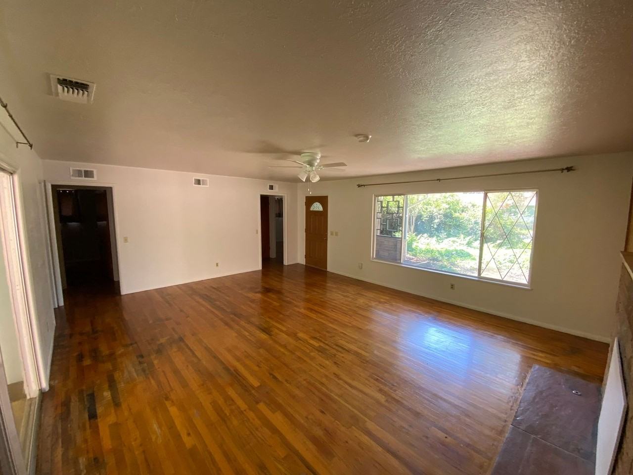 2340 Fern Ave - Photo 3 of 15