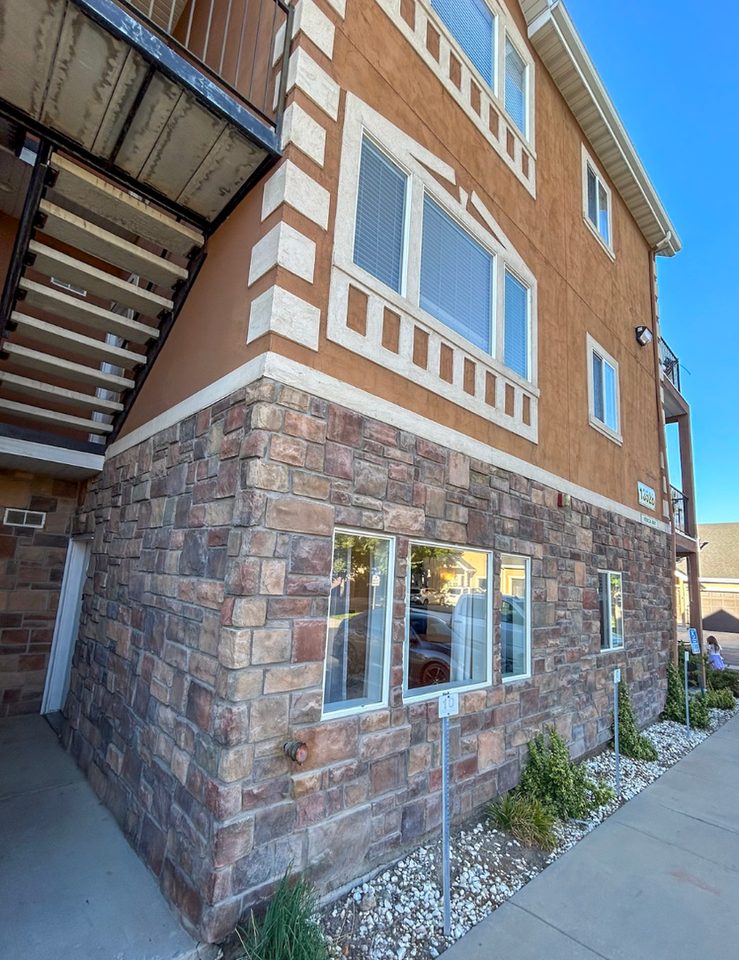 13528 S Venicia Way - Photo 2 of 27