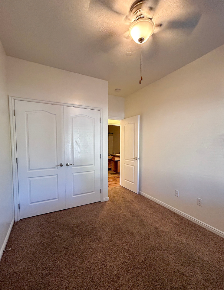 13528 S Venicia Way - Photo 3 of 27