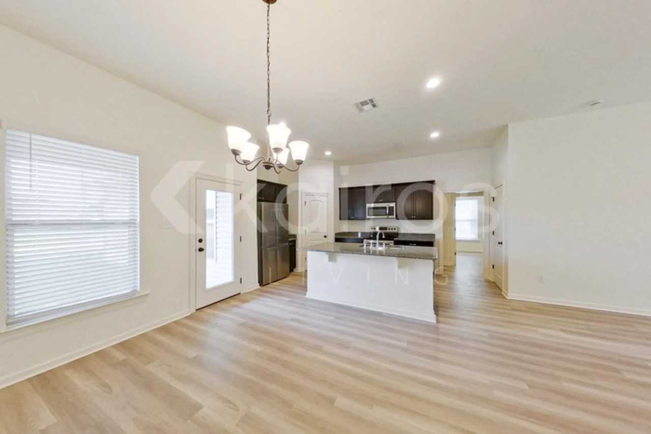 101 Salvat Dr - Photo 3 of 21