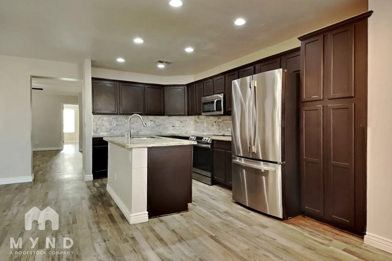 4646 N 84th Ln - Photo 3 of 22