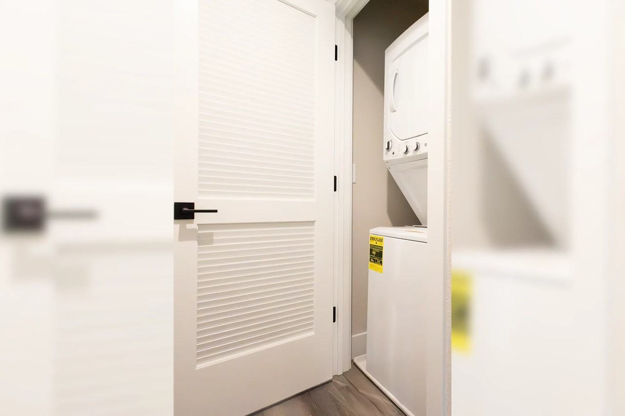 2710 Commons Pl - Photo 2 of 25