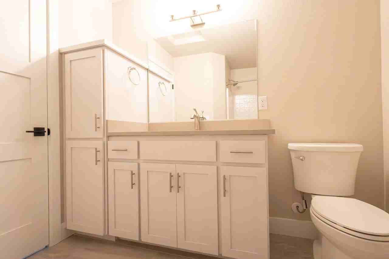 2710 Commons Pl - Photo 3 of 25