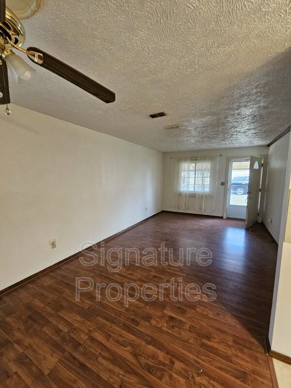 25718 Dinwiddie Ave - Photo 3 of 13