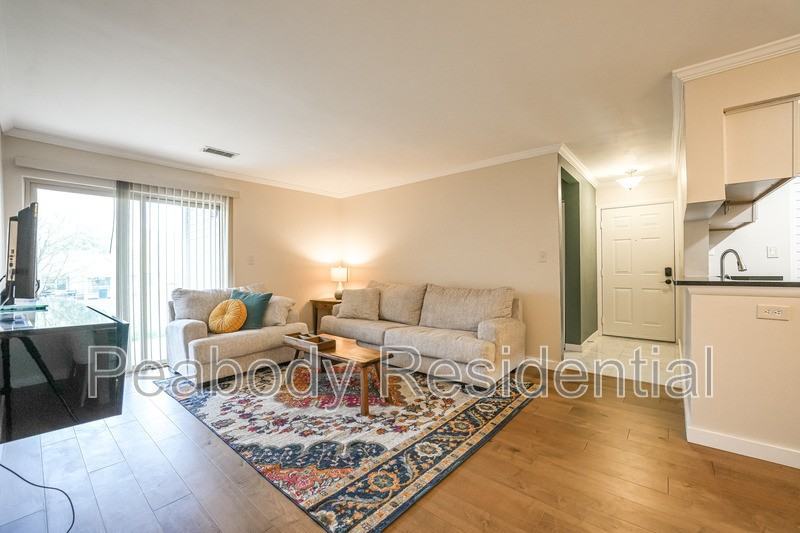 1725 Ascot Way #B - Photo 2 of 26