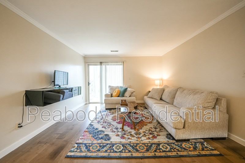 1725 Ascot Way #B - Photo 3 of 26