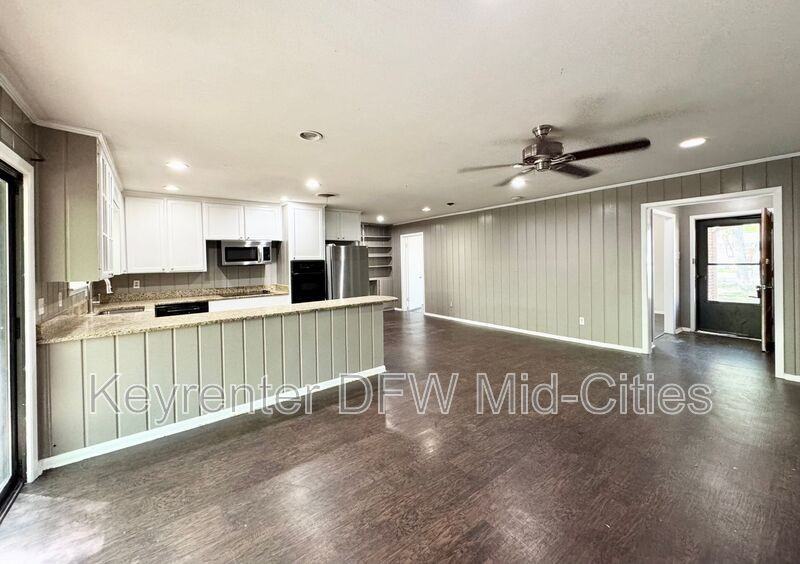 313 Robinhood Dr - Photo 6 of 17