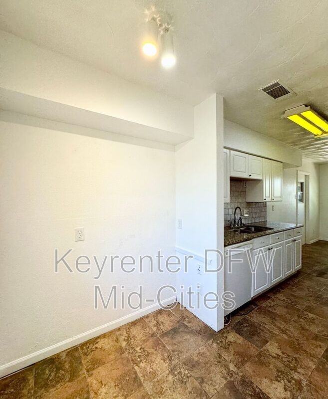 1225 Fairdale St - Photo 3 of 16