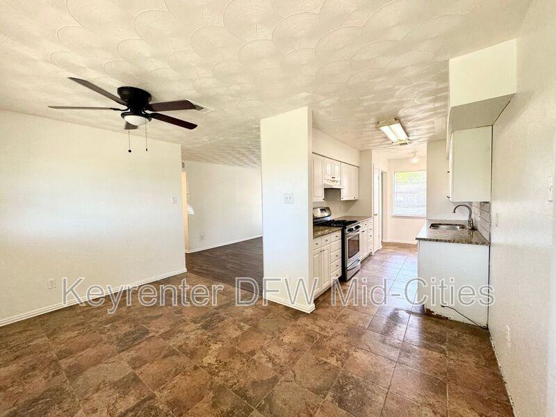 1225 Fairdale St - Photo 6 of 16