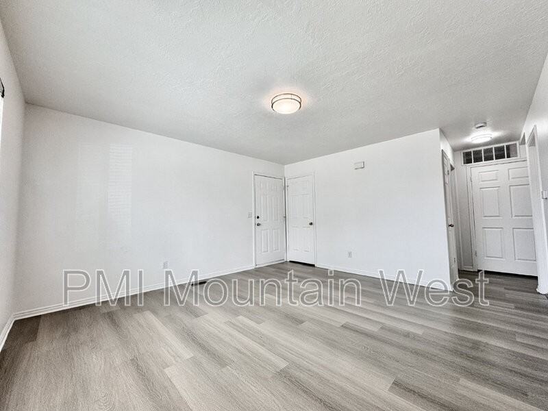 49 Sw C1 - Photo 2 of 16