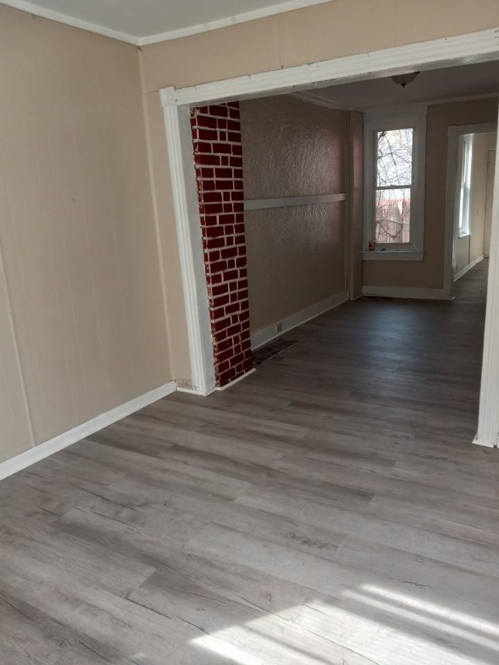 227 Hudson St - Photo 2 of 9